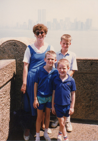 MY_WTC #306 | Steve 1989 | Mimi, Joe, Mike and Tom and New York skyline