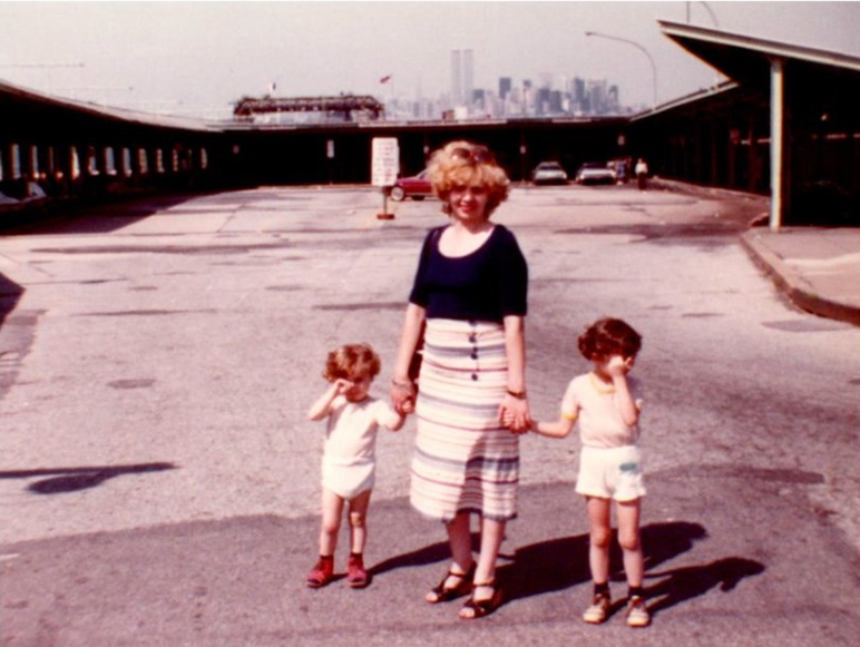 MY_WTC #673 | Cezar 1982 | Mom and her boys